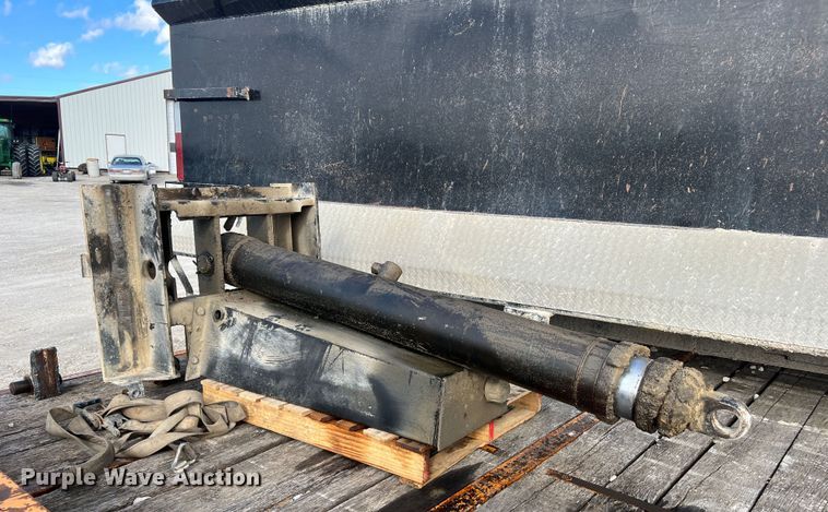 image for item JU9674 Heil  dump truck bed