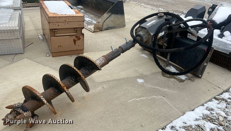 image for item JU9675 Bobcat 15C  skid steer auger