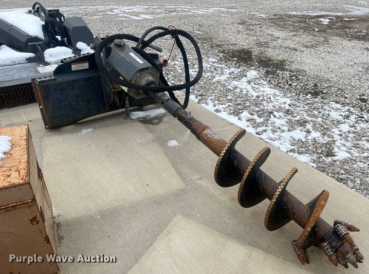 image for item JU9675 Bobcat 15C  skid steer auger