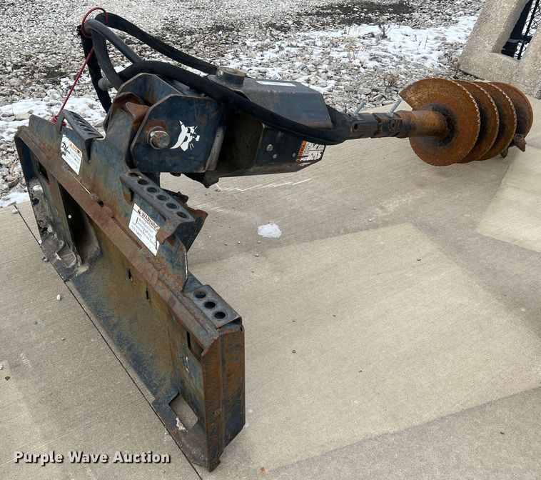 image for item JU9675 Bobcat 15C  skid steer auger