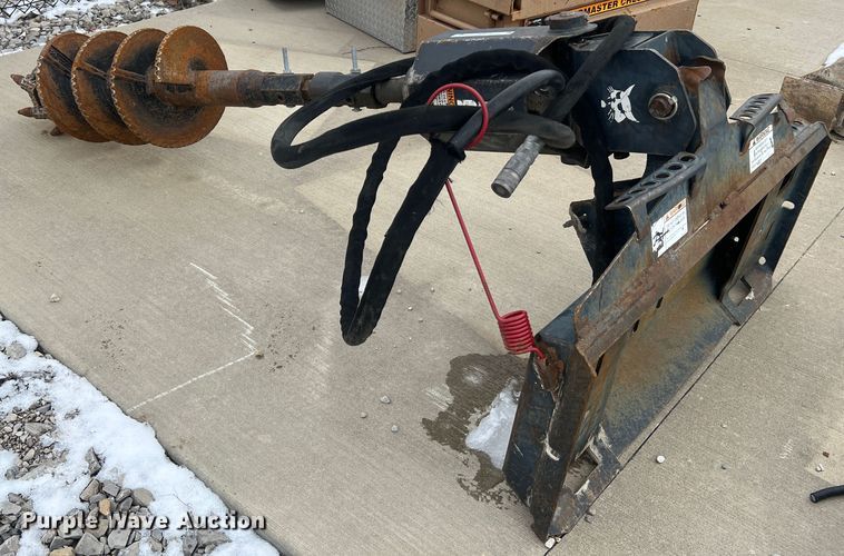 image for item JU9675 Bobcat 15C  skid steer auger
