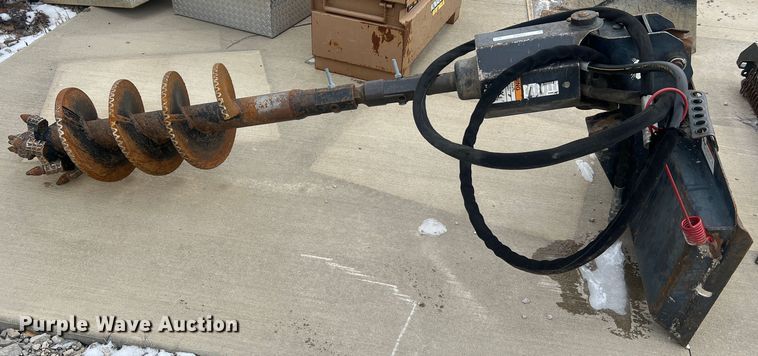 image for item JU9675 Bobcat 15C  skid steer auger
