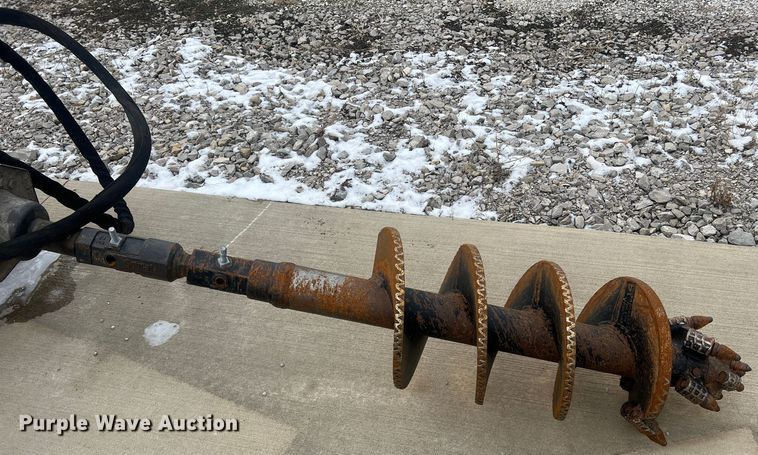 image for item JU9675 Bobcat 15C  skid steer auger
