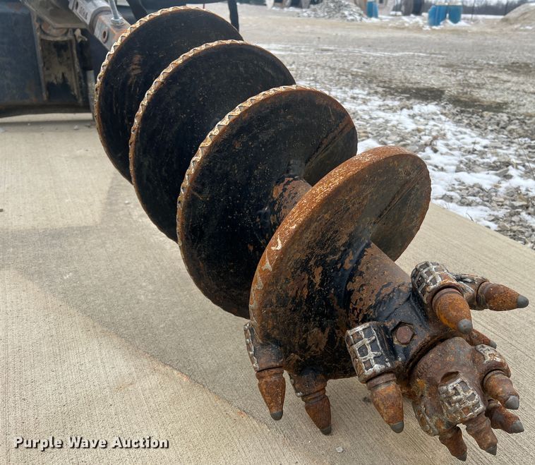 image for item JU9675 Bobcat 15C  skid steer auger