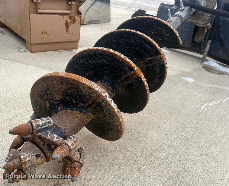 image for item JU9675 Bobcat 15C  skid steer auger