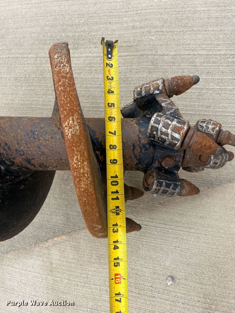 image for item JU9675 Bobcat 15C  skid steer auger