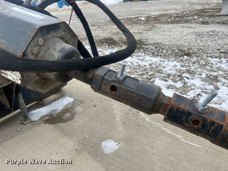 image for item JU9675 Bobcat 15C  skid steer auger