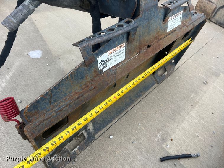 image for item JU9675 Bobcat 15C  skid steer auger