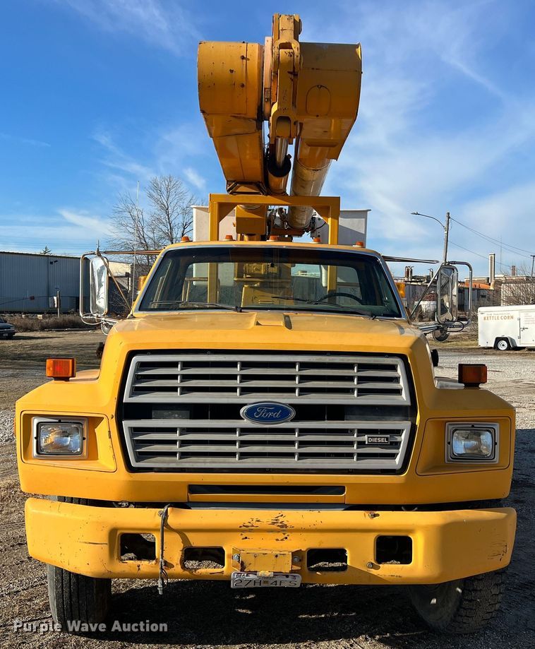 image for item JU9681 1990 Ford F700  bucket truck