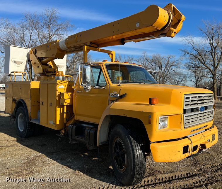 image for item JU9681 1990 Ford F700  bucket truck
