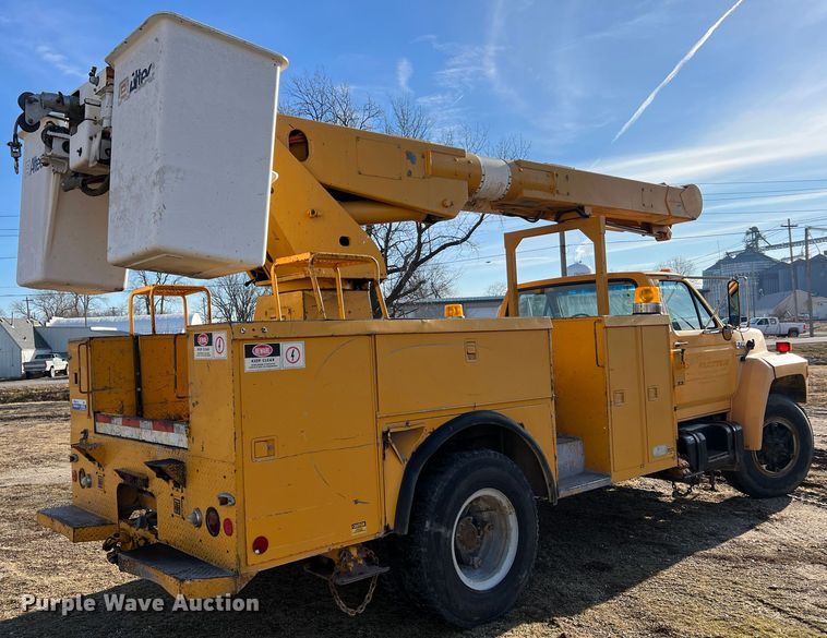 image for item JU9681 1990 Ford F700  bucket truck