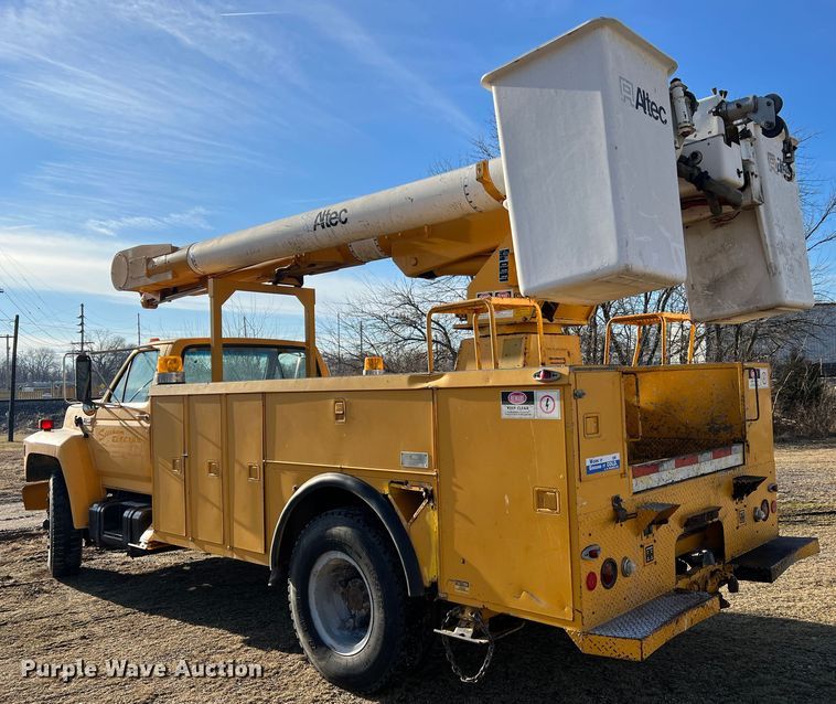 image for item JU9681 1990 Ford F700  bucket truck