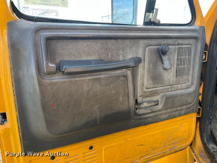 image for item JU9681 1990 Ford F700  bucket truck