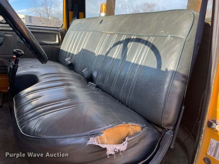 image for item JU9681 1990 Ford F700  bucket truck