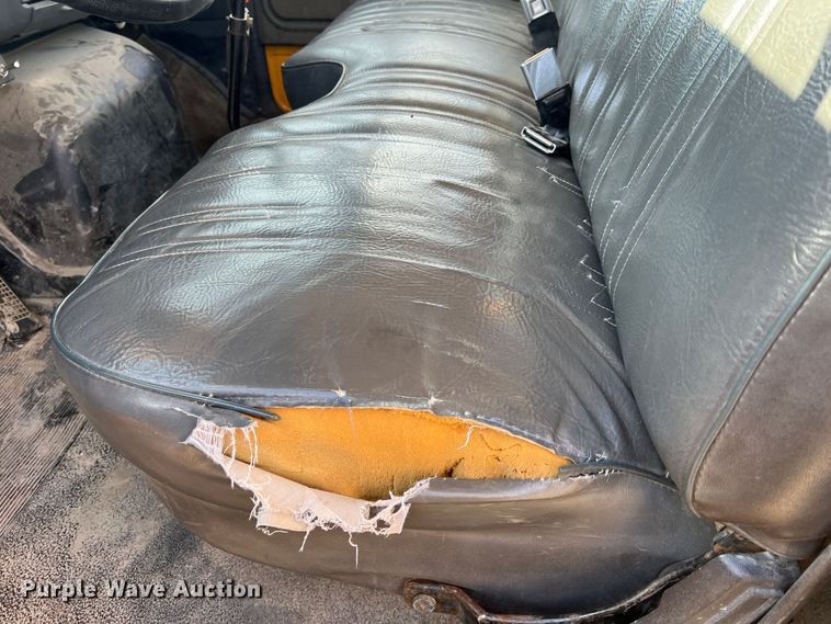 image for item JU9681 1990 Ford F700  bucket truck