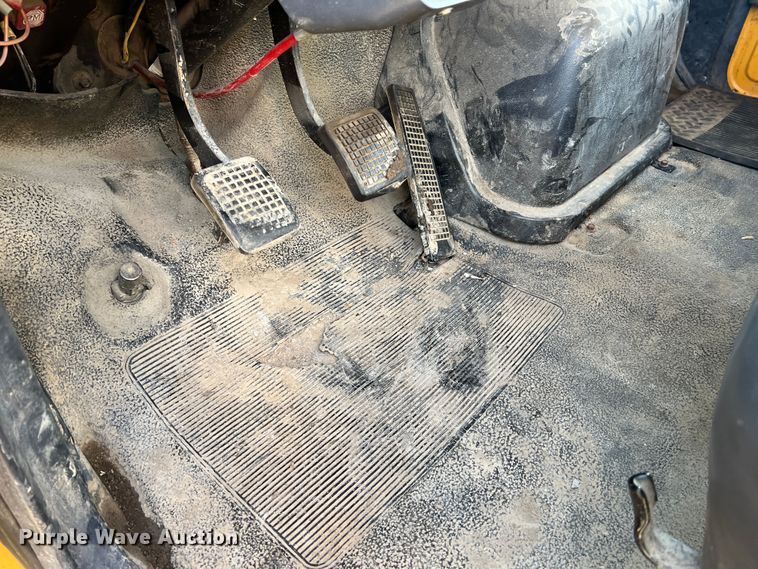 image for item JU9681 1990 Ford F700  bucket truck