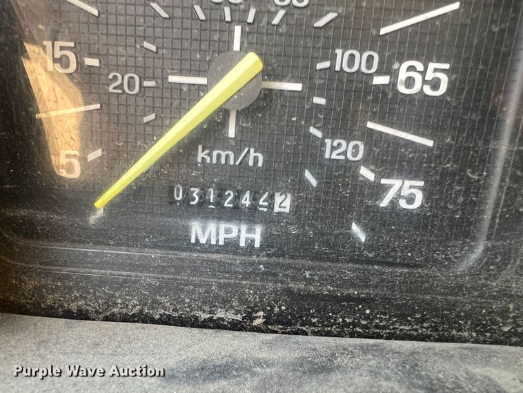 image for item JU9681 1990 Ford F700  bucket truck