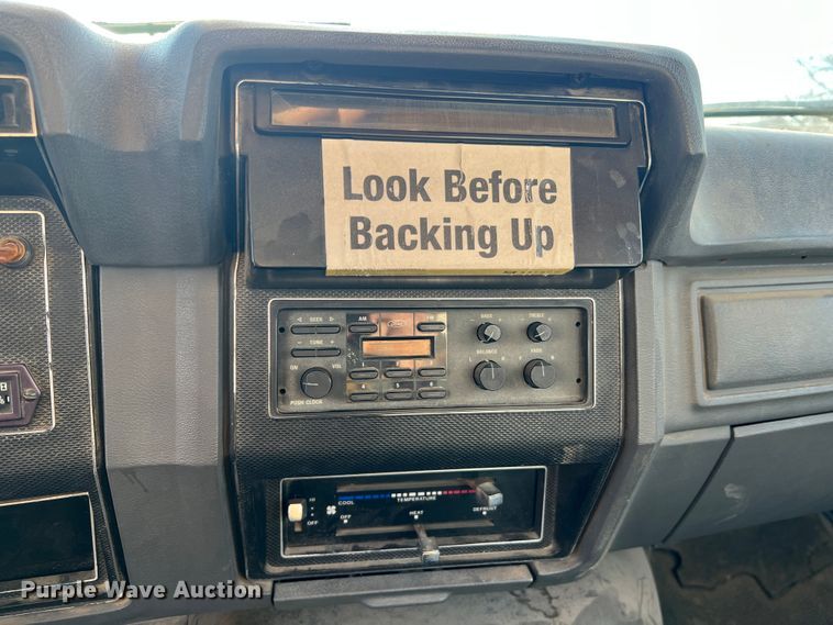 image for item JU9681 1990 Ford F700  bucket truck