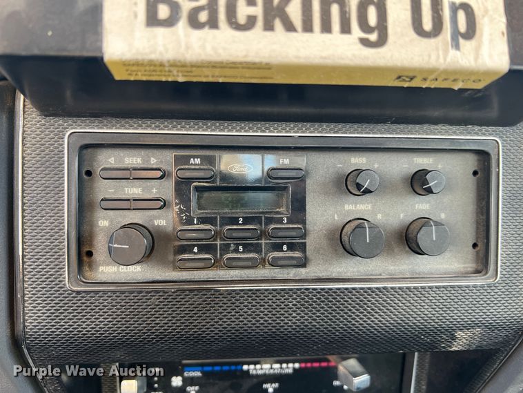 image for item JU9681 1990 Ford F700  bucket truck