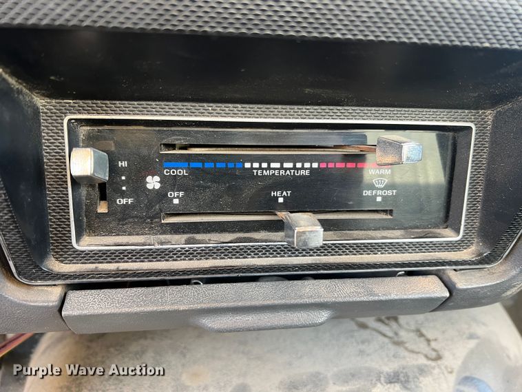 image for item JU9681 1990 Ford F700  bucket truck