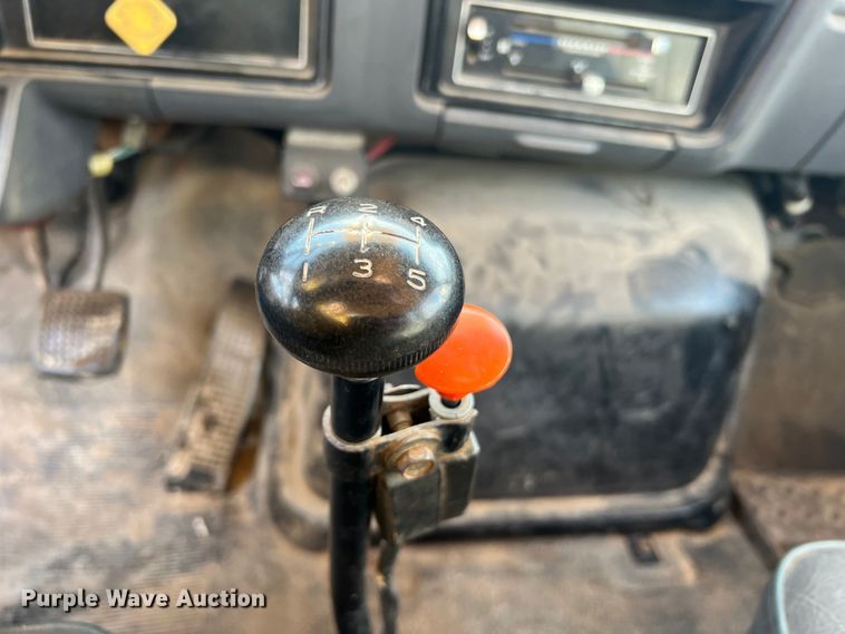 image for item JU9681 1990 Ford F700  bucket truck