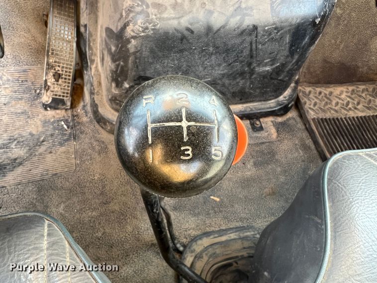 image for item JU9681 1990 Ford F700  bucket truck