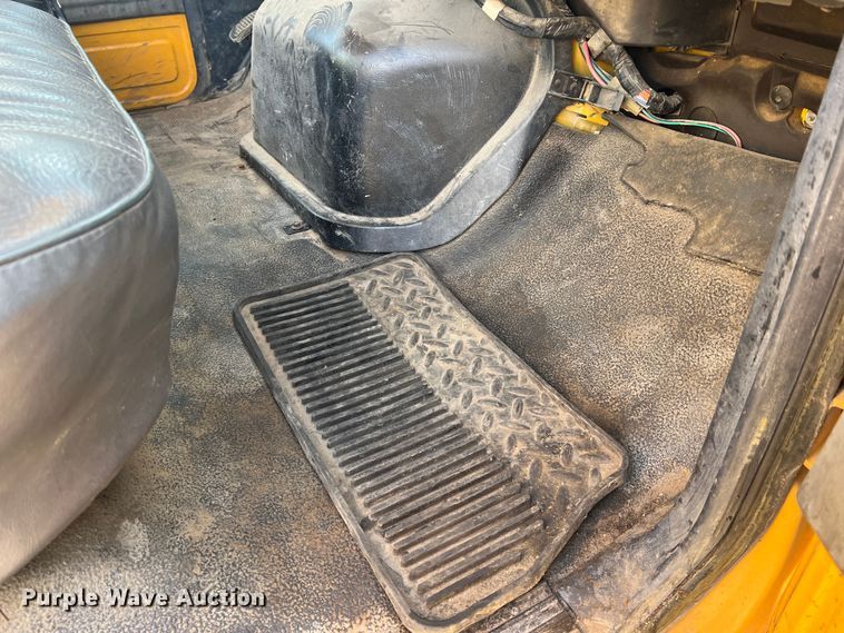 image for item JU9681 1990 Ford F700  bucket truck