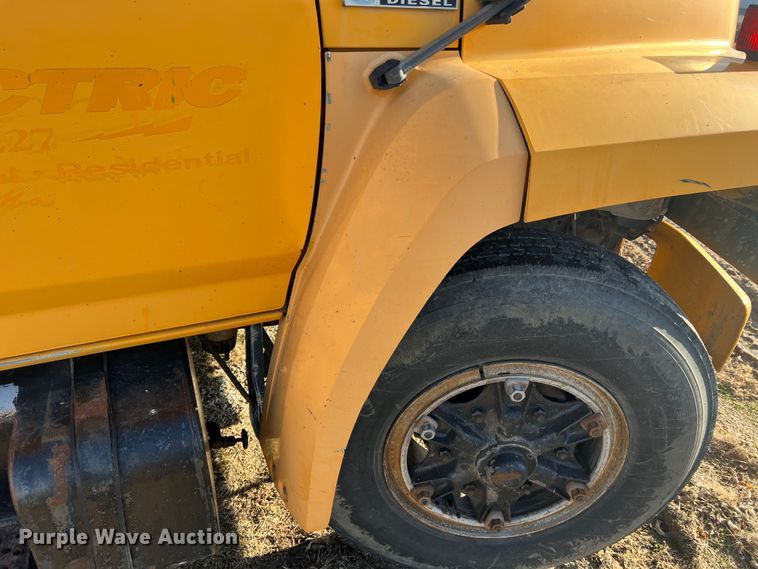 image for item JU9681 1990 Ford F700  bucket truck