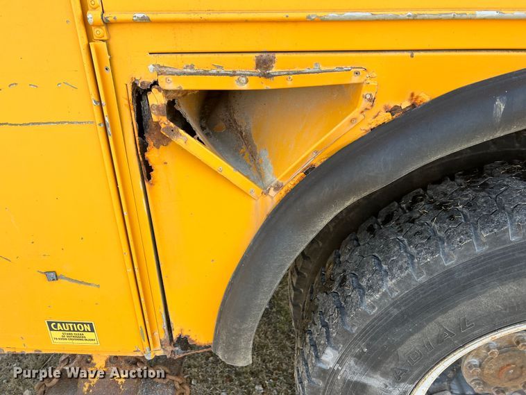 image for item JU9681 1990 Ford F700  bucket truck