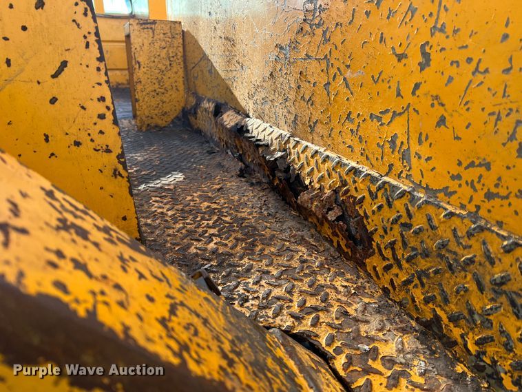 image for item JU9681 1990 Ford F700  bucket truck