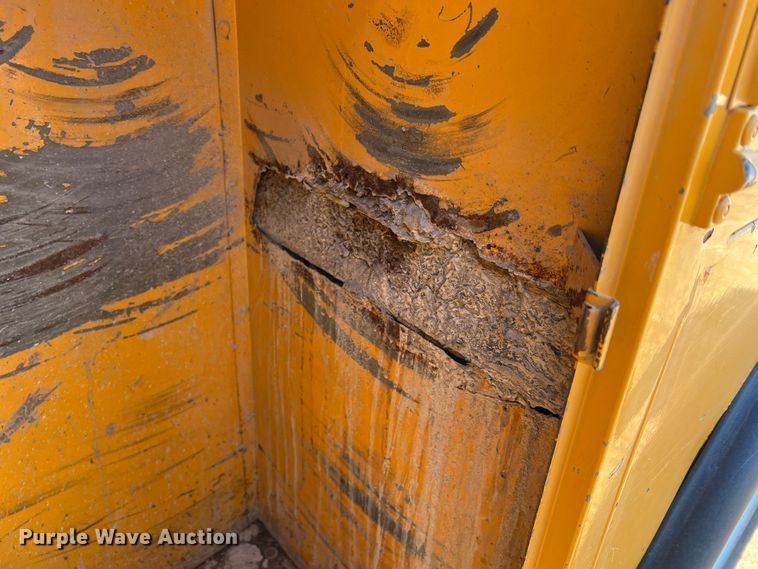 image for item JU9681 1990 Ford F700  bucket truck