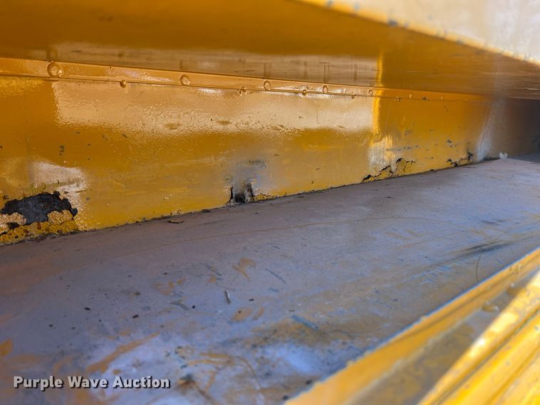 image for item JU9681 1990 Ford F700  bucket truck