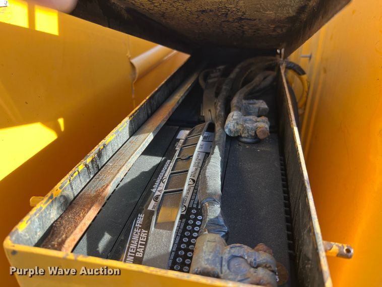 image for item JU9681 1990 Ford F700  bucket truck