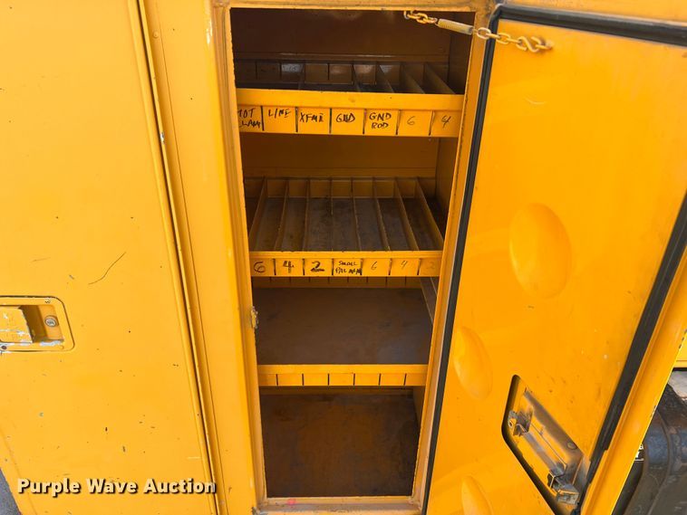 image for item JU9681 1990 Ford F700  bucket truck