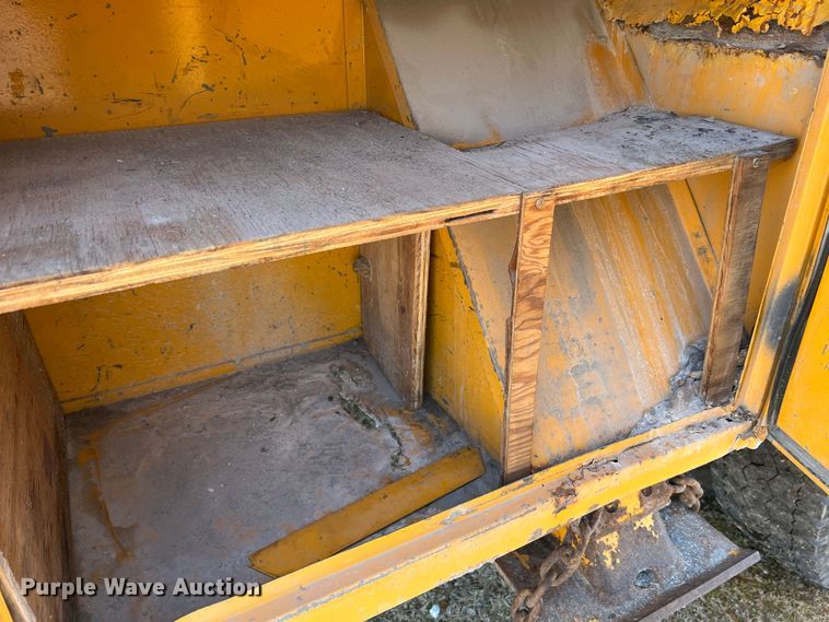 image for item JU9681 1990 Ford F700  bucket truck