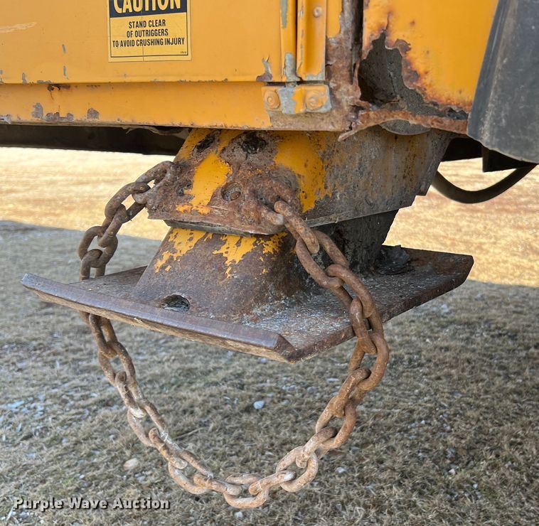 image for item JU9681 1990 Ford F700  bucket truck