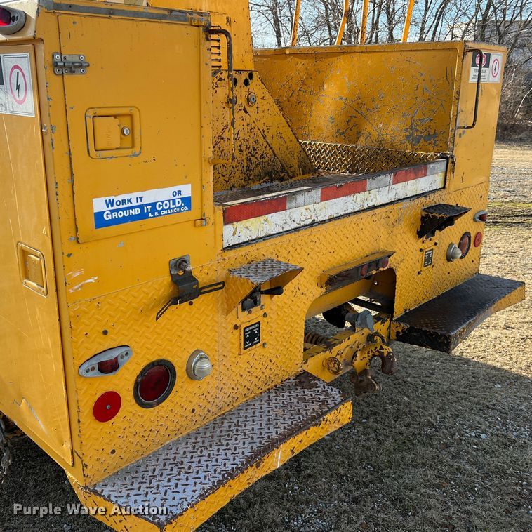 image for item JU9681 1990 Ford F700  bucket truck