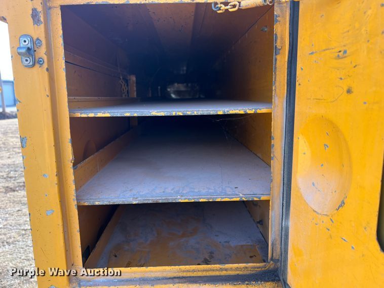 image for item JU9681 1990 Ford F700  bucket truck