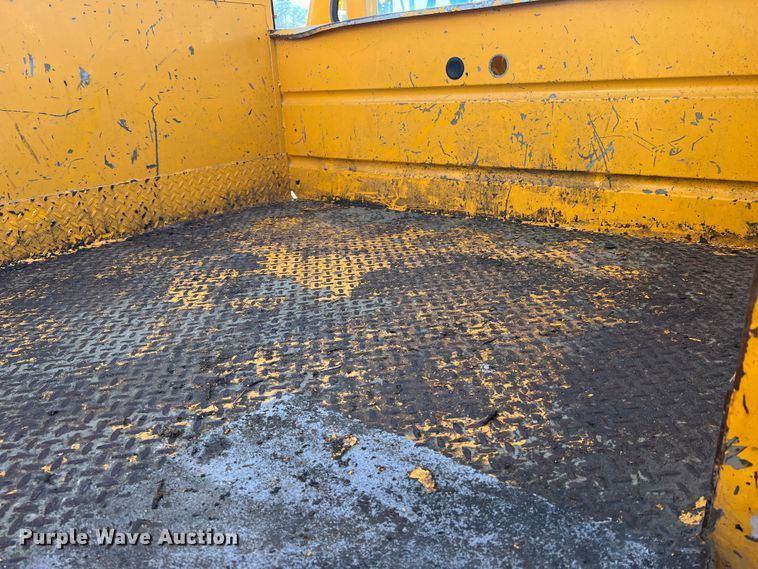 image for item JU9681 1990 Ford F700  bucket truck