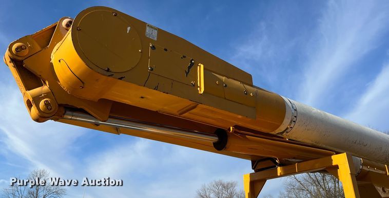 image for item JU9681 1990 Ford F700  bucket truck