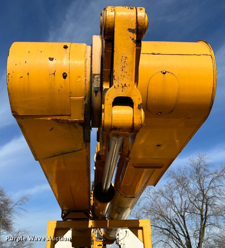 image for item JU9681 1990 Ford F700  bucket truck