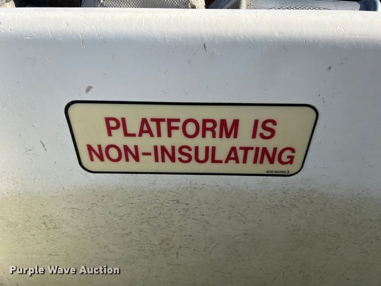 image for item JU9681 1990 Ford F700  bucket truck