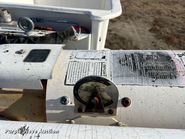 image for item JU9681 1990 Ford F700  bucket truck