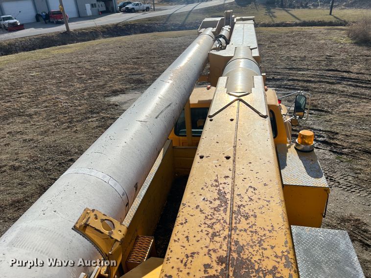 image for item JU9681 1990 Ford F700  bucket truck