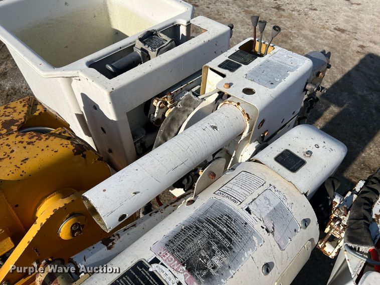 image for item JU9681 1990 Ford F700  bucket truck