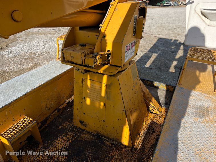 image for item JU9681 1990 Ford F700  bucket truck