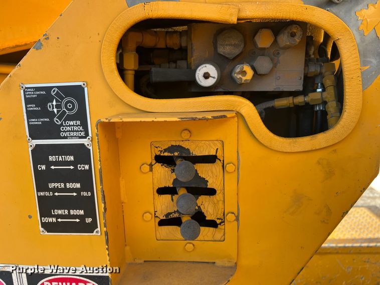 image for item JU9681 1990 Ford F700  bucket truck