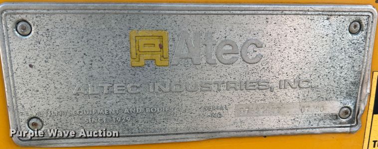 image for item JU9681 1990 Ford F700  bucket truck