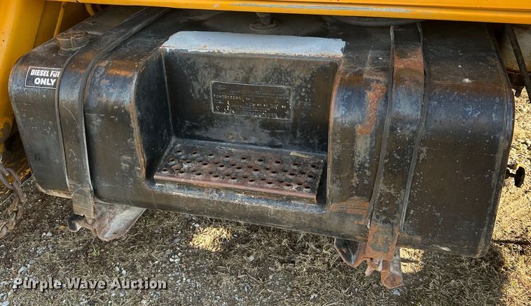 image for item JU9681 1990 Ford F700  bucket truck