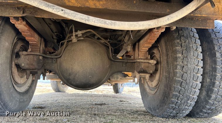 image for item JU9681 1990 Ford F700  bucket truck